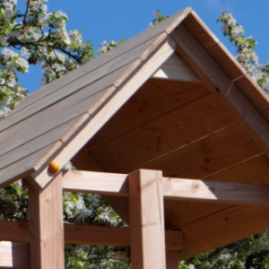 Spielgerät Kiosk niedrig ist ausgestattet mit ein Spitzdach aus Holz