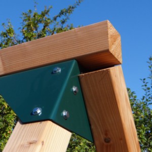 Die Anbauschaukel Success niedrig besteht aus einer robusten Holzkonstruktion