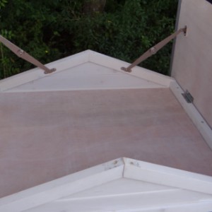 Kaninchenstall Double Small hat ein praktisch Stauraum