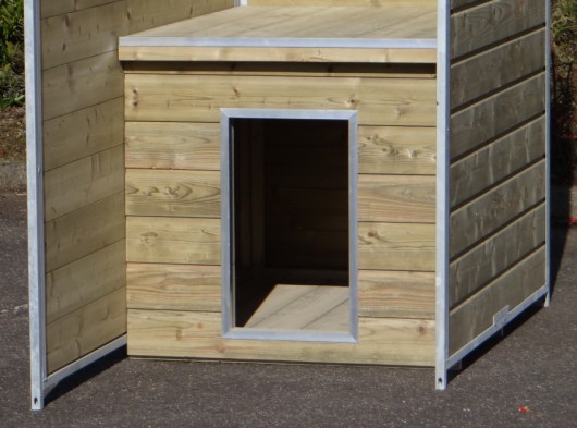 Hundehütte Simply für in einem Hundezwinger