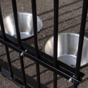 Dies ist ein doppeltes Futterset für Ihre Hundezwinger