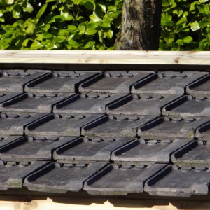 Der Zwinger Rex 1 ist verfügbar mit verschiedene Farben gebrauchte Dachziegeln