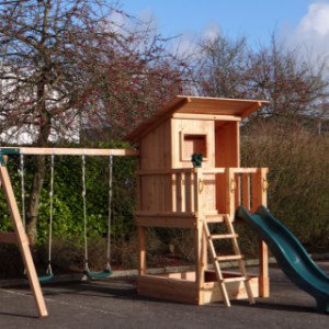 Spielgerät Beach hut wird mit Montagematerial und einer klaren Montageanleitung geliefert