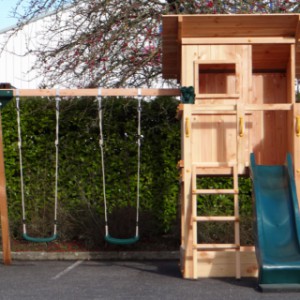 Spieltürme Beach hut hat ein groß Spielplattform