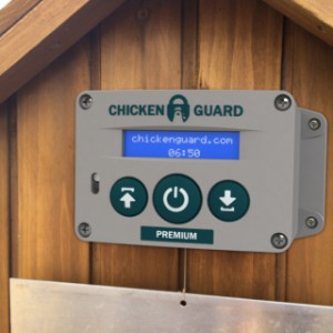 Mit der Chickenguard Premium können Sie Ihre Schlafbereich einfach schließen