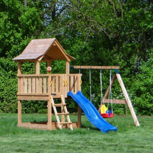 Spielgerät Pagoda niedrig mit Schaukel und Rutsche | Douglasienholz