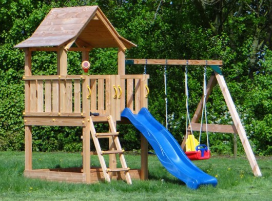 Spielgerät Pagoda niedrig mit Schaukel und Rutsche | Douglasienholz