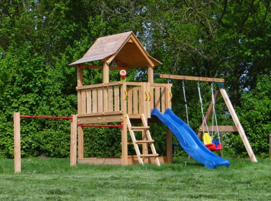 Spielgerät Pagode hoch mit Schaukeln und Reckstangen